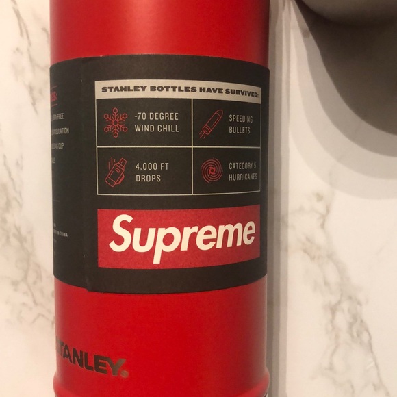 NWT Supreme Stanley Vacuum Insulated Bottle, 20 oz - Picture 7 of 12
